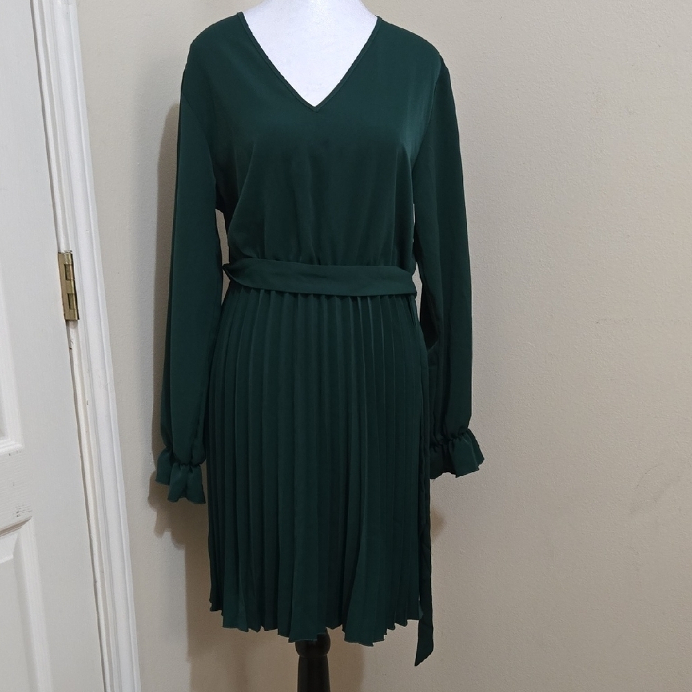 Women's PrettyGarden Green V-Neck Dress Sz Small NWT